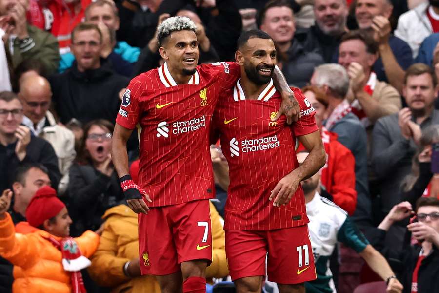 Mohamed Salah y Luis Díaz celebran el gol del egipcio