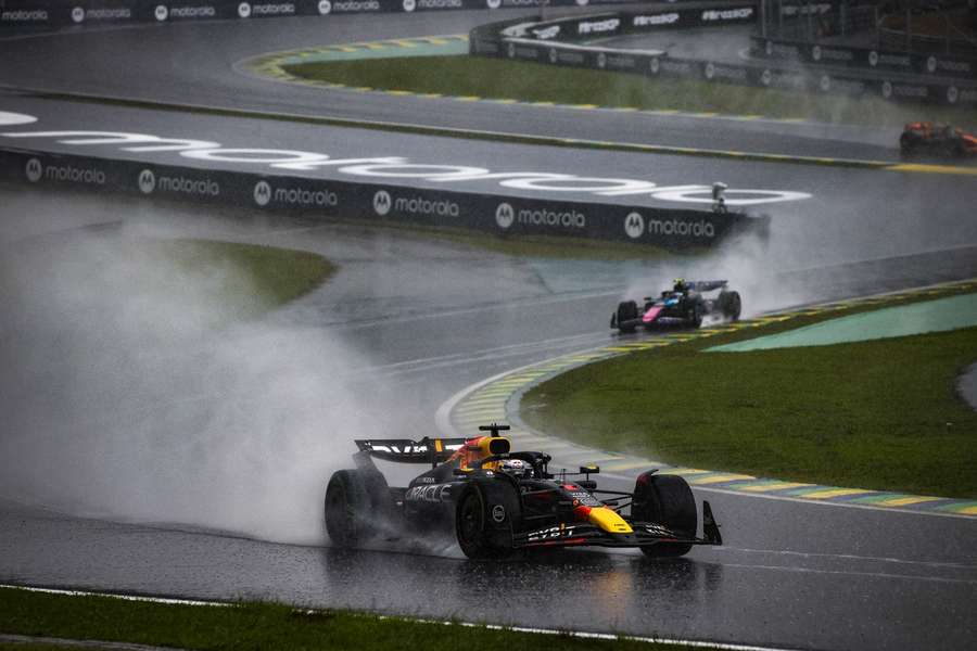 Verstappen za sebou nechal konkurenciu.