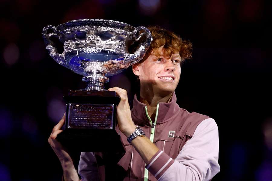 Jannik Sinner triumphiert bei den Australian Open.