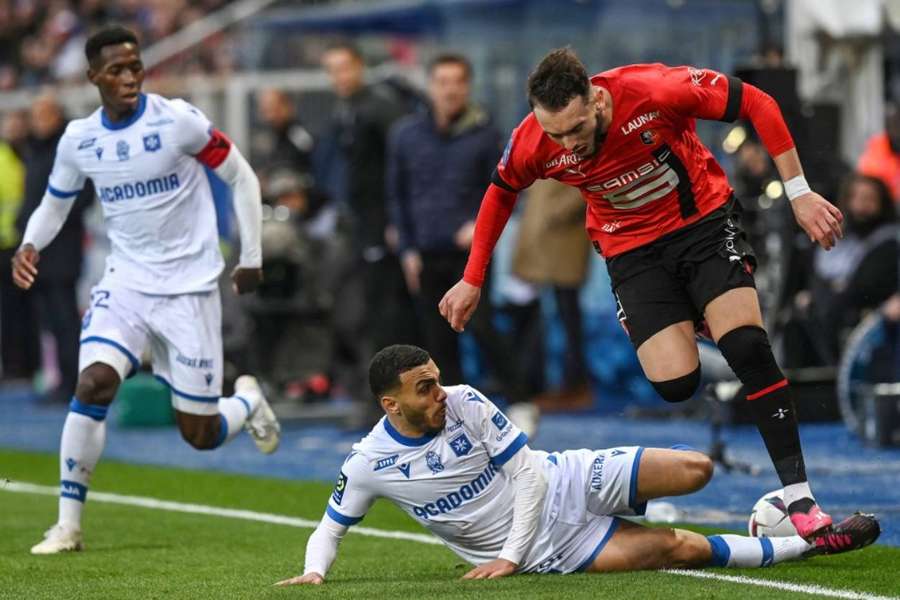 Auxerre earn important point in relegation battle