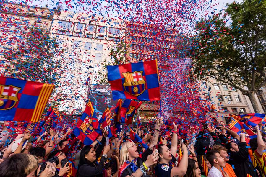 Oslavy titulu v ulicích Barcelony.