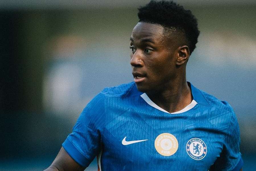 Dário Essugo ao serviço do Chelsea