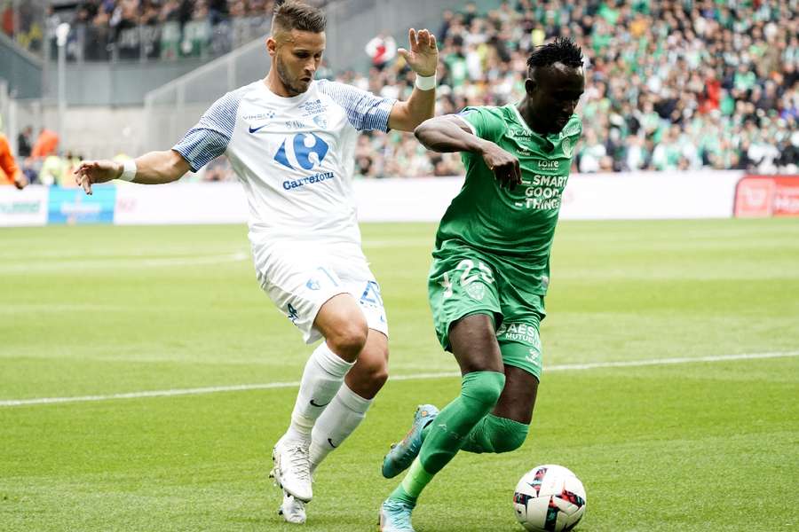 Au terme d'un match à rebondissements, Saint-Etienne concède le nul contre Grenoble (2-2)