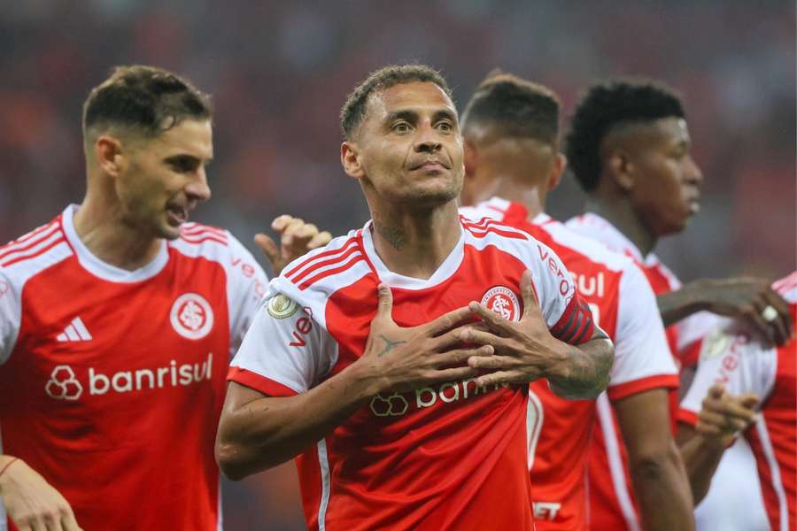 Alan Patrick fez um gol na vitória do Internacional no Beira-Rio 