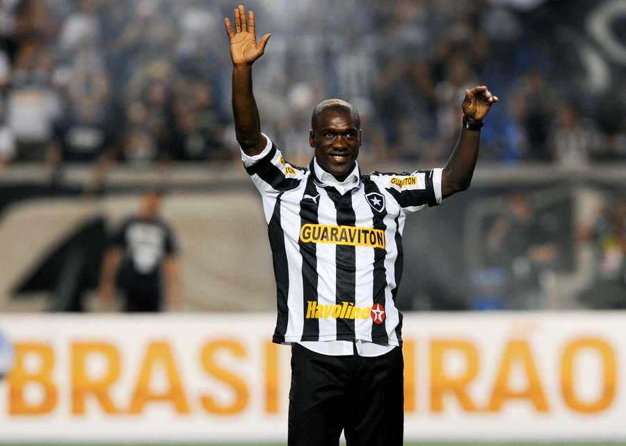 Torcida do Botafogo recebeu Seedorf com festa no Nilton Santos Torcida do Botafogo recebeu Seedorf com festa no Nilton Santos