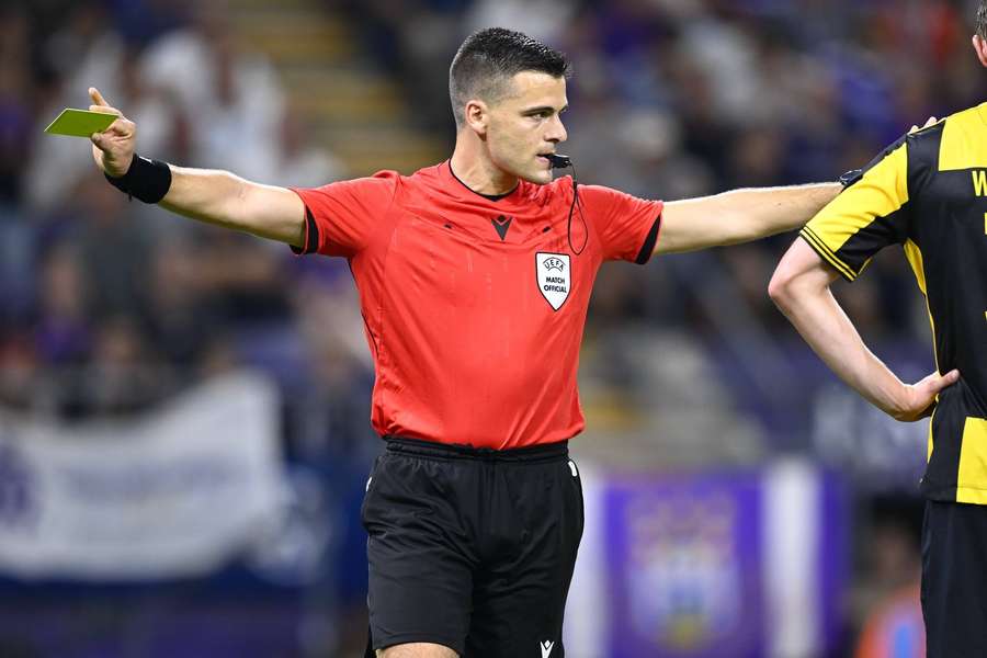 L’arbitre de l’UEFA Nikolic Danilo. L’arbitre de l’UEFA Nikolic Danilo.