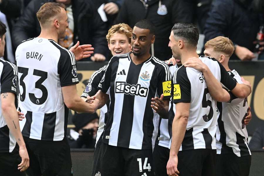 Isak bisou e ultrapassou Wood na lista de marcadores