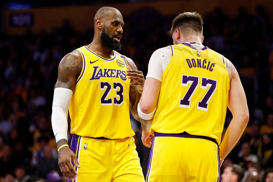 LeBron James et Luka Doncic cette nuit.