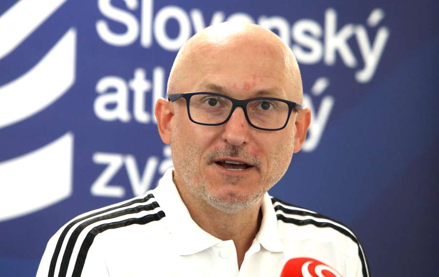 Gubrický počas tlačovej konferencie SAZ k mítingu TIPOS P-T-S. Gubrický počas tlačovej konferencie SAZ k mítingu TIPOS P-T-S.