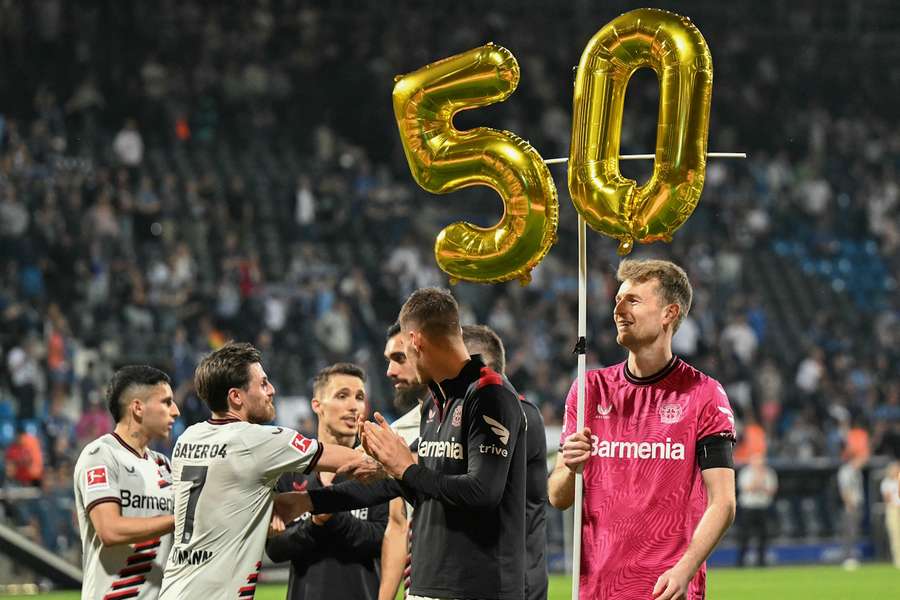 Zur Feier des 50. Spiels ohne Niederlage, gab es für die Spieler goldene Ballons.