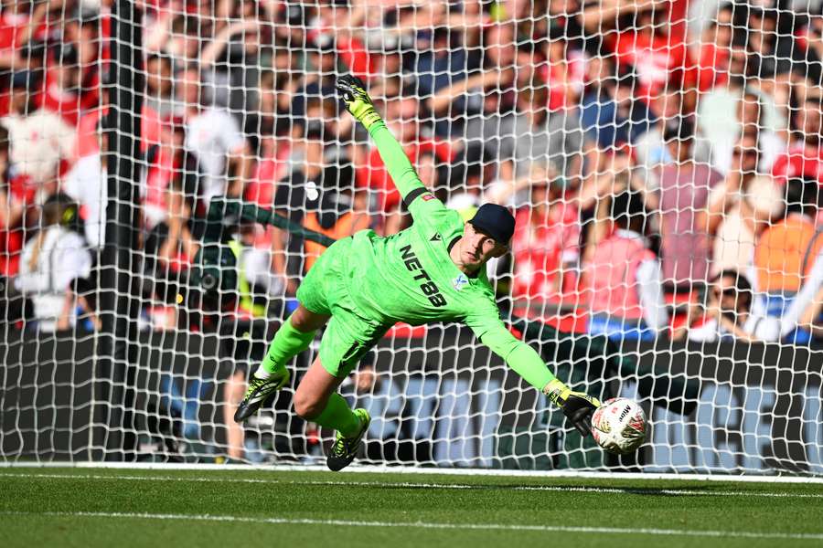 Henderson foi o herói do Crystal Palace, com duas defesas de pênalti