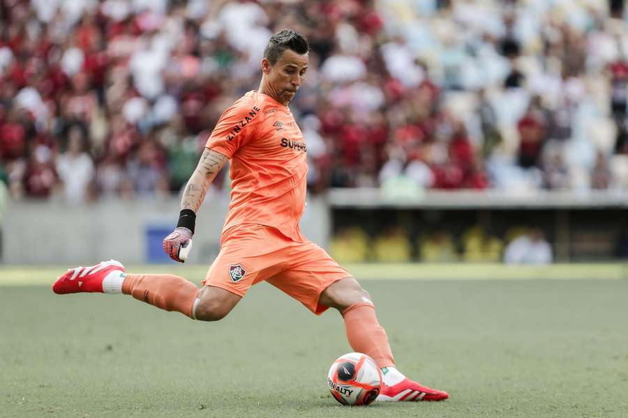 Fábio foi fundamental para assegurar o empate no Maracanã