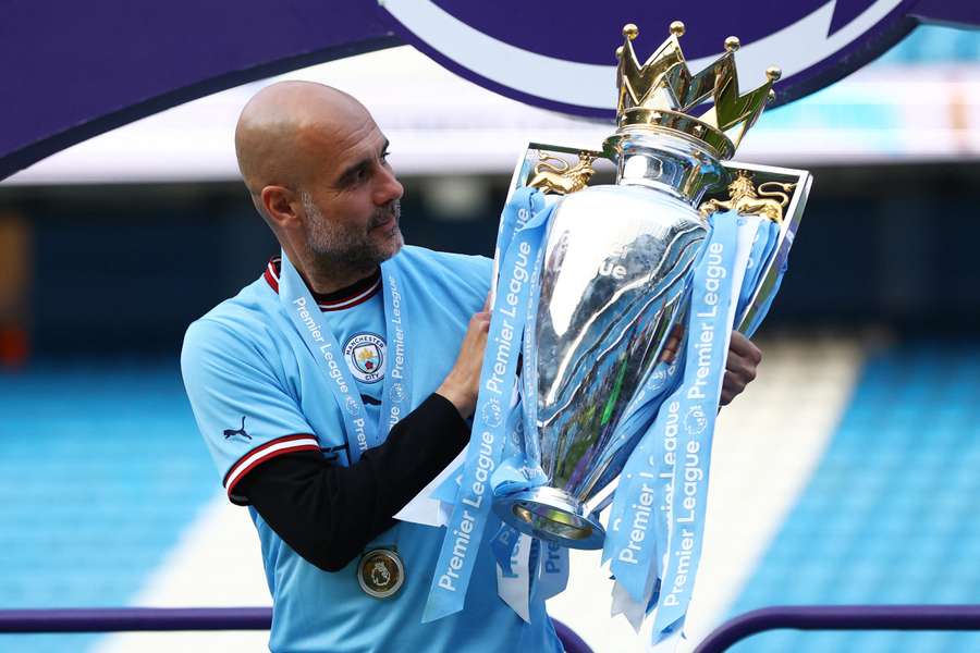 Guardiola stále môže doviesť Manchester City k zisku treble.