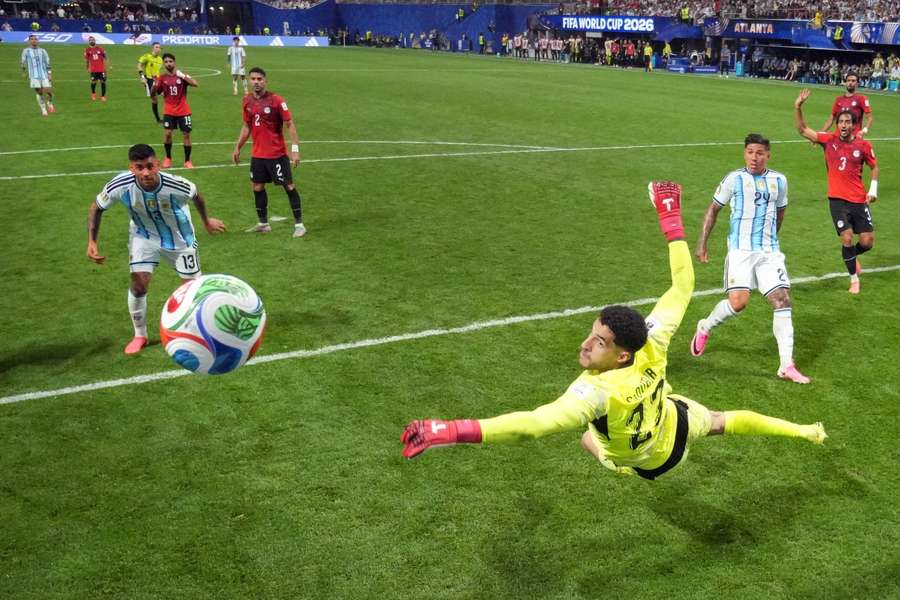 Cuti Romero, en el momento de anotar el 1-2 Cuti Romero, en el momento de anotar el 1-2