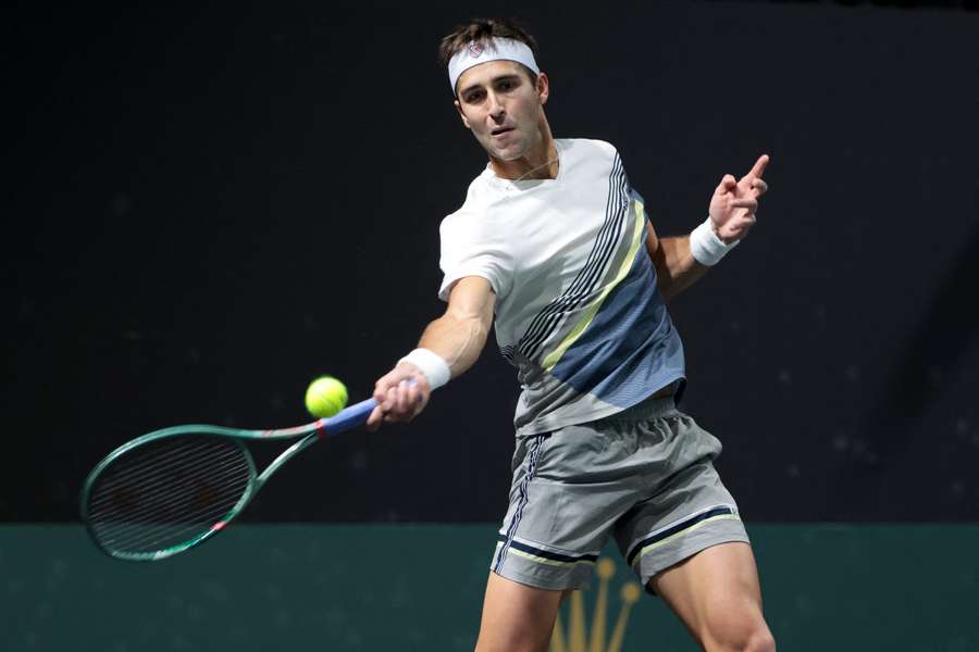 Etcheverry golpea la bola Etcheverry golpea la bola