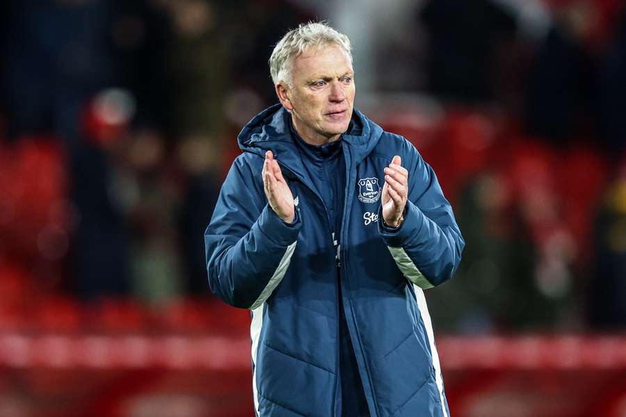 Moyes says he is "embarrassed for whoever is on VAR" after controversial Keane red card