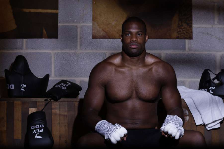 Daniel Dubois posa durante a sua sessão de treino com a imprensa. 