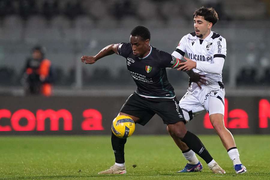Tony Strata tem sido titular em Guimarães