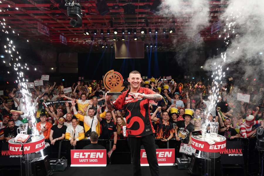 Nathan Aspinall gewann die European Darts Open in Leverkusen.