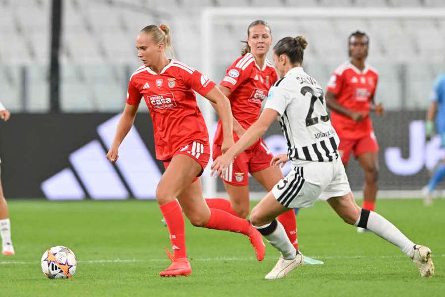 Froya Dorsin échappe à Salvai Froya Dorsin échappe à Salvai
