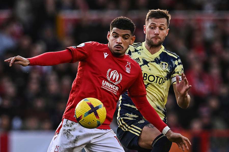 Nottingham Forest's Morgan Gibbs-White (L) fights for the ball with Leeds United's Liam Cooper (R) 