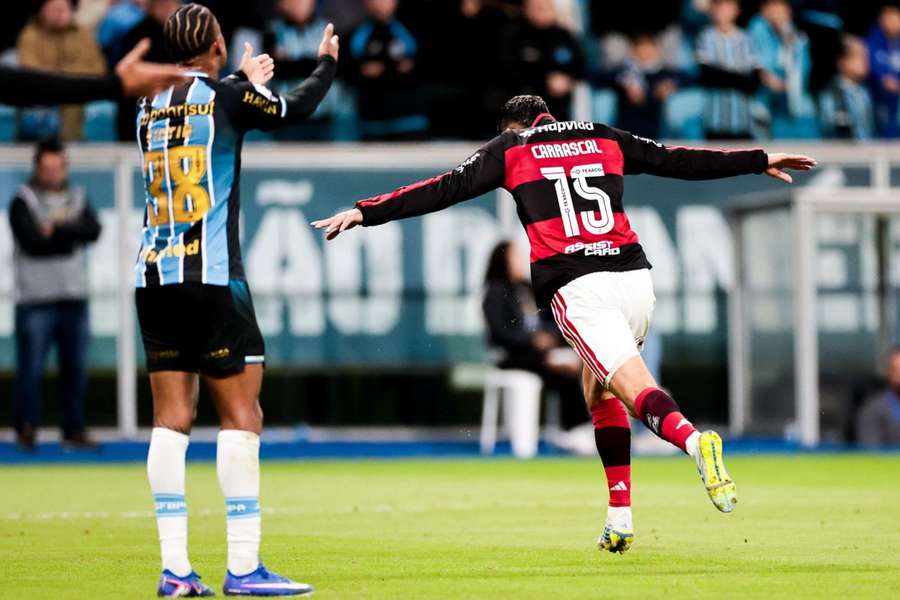 Carrascal marcou no segundo tempo em Grêmio 0x1 Flamengo