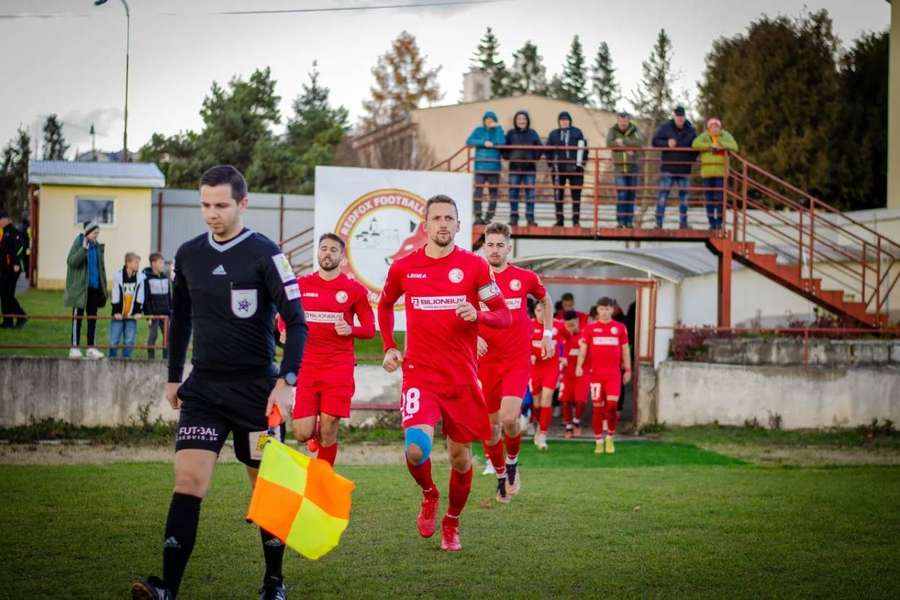 Piter-Bučko (v strede) nedávno oslávil 39. narodeniny.