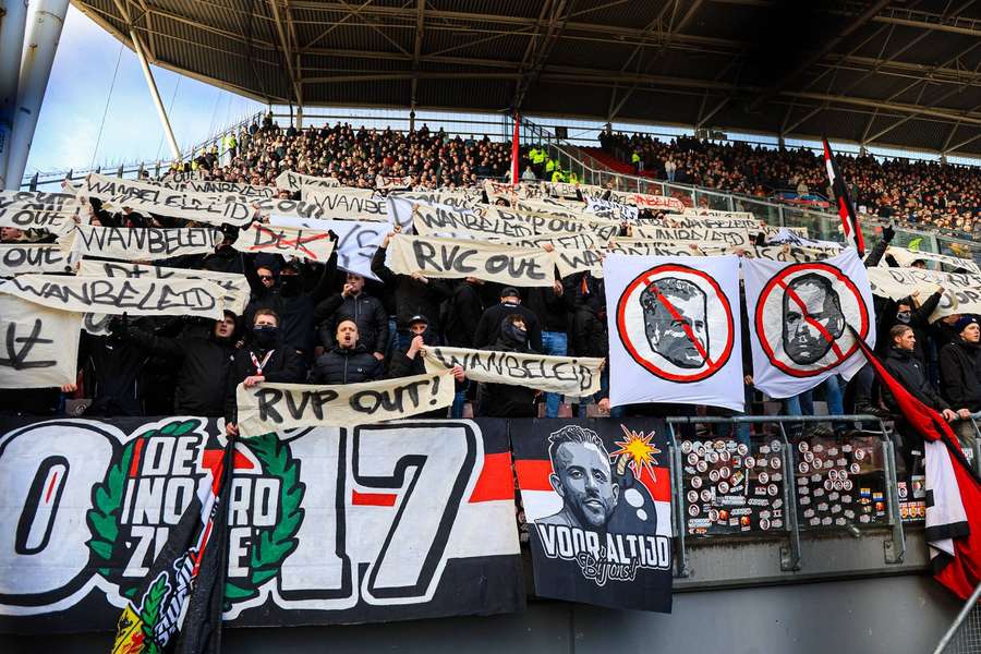 Feyenoord fans demand Robin van Persie and Dennis te Kloese to leave