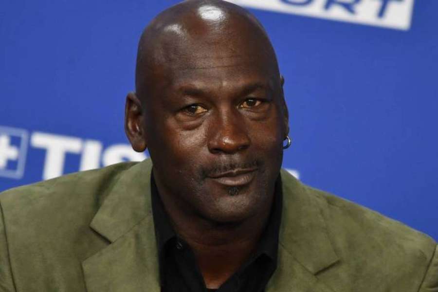 Michael Jordan negocjuje sprzedaż Charlotte Hornets