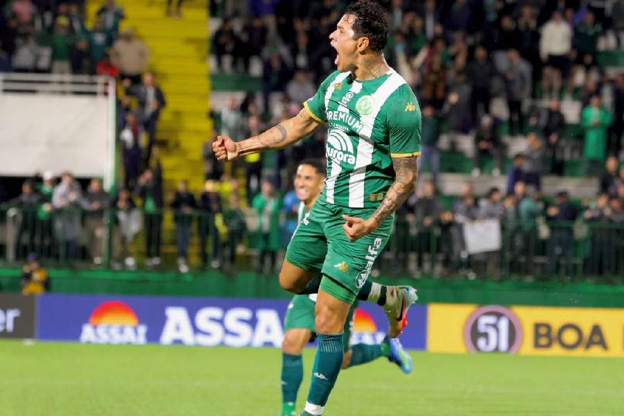 Chape venceu o Flu na última rodada Chape venceu o Flu na última rodada