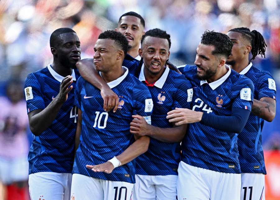 A celebração da equipa com Mbappé A celebração da equipa com Mbappé
