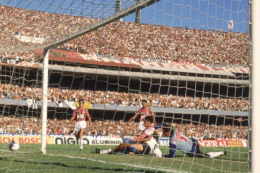 Em 1990, o Corinthians de Neto venceu seu 1º Brasileiro em cima do Tricolor