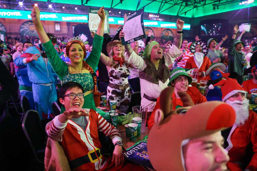 Nicht alle Darts-Fans sind so friedlich wie diese Gruppe