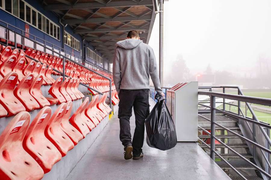 Úctyhodné gesto Zbrojovky. Fanoušek hodil pyro, kam neměl, klub mu umožní odpracovat si pokutu Úctyhodné gesto Zbrojovky. Fanoušek hodil pyro, kam neměl, klub mu umožní odpracovat si pokutu