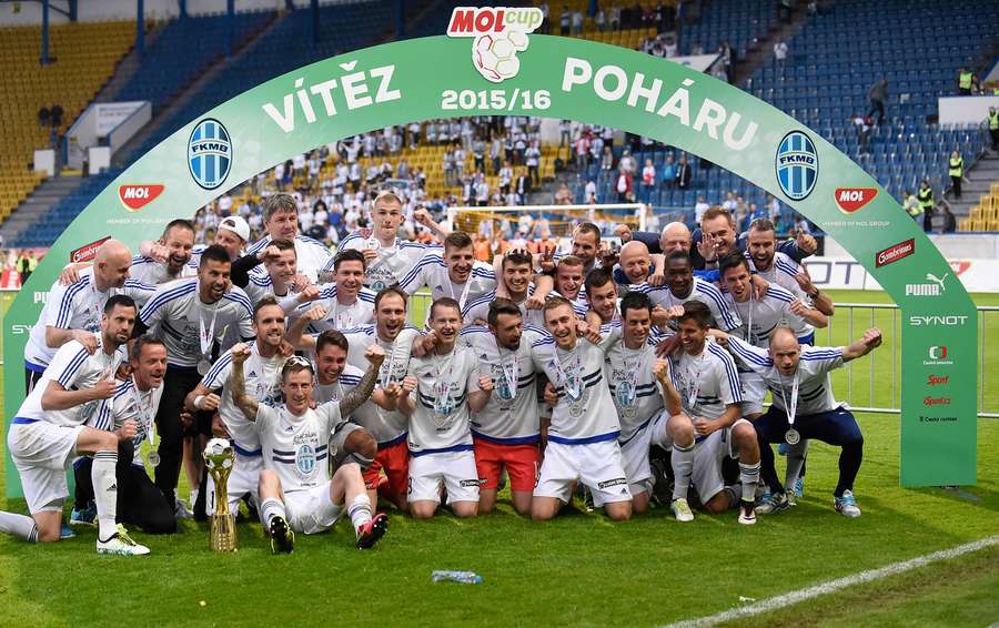 Mladá Boleslav po výhře MOL Cupu v sezoně 2015/16.