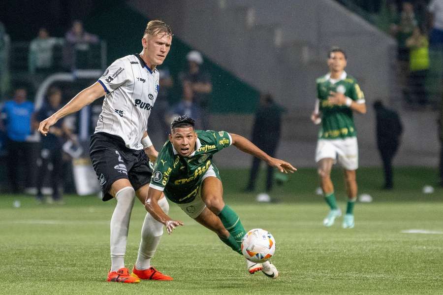 Rodríguez (à esquerda) defrontou recentemente o Palmeiras na Libertadores