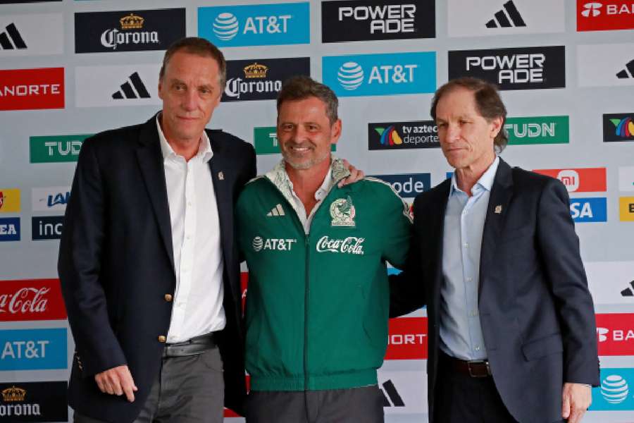 Diego Cocca during a press conference with sports director Jaime Ordiales and director of national teams Rodrigo Ares de Parga