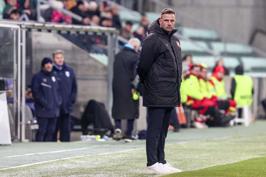 Jaroslav Köstl si proti San Marinu odbyl debut na pozici hlavního trenéra české reprezentace. Jaroslav Köstl si proti San Marinu odbyl debut na pozici hlavního trenéra české reprezentace.