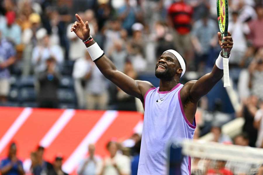 Tiafoe célébrant sa victoire.