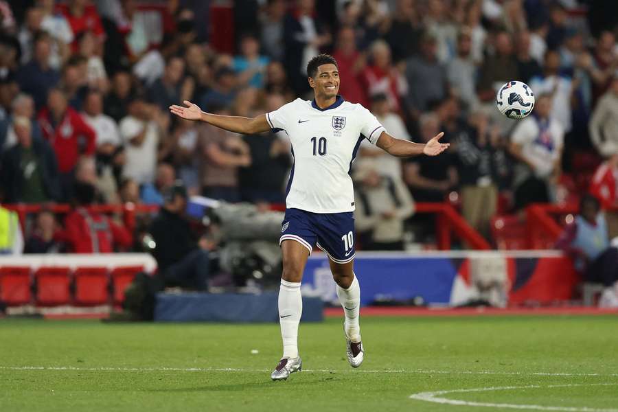 Bellingham po odmlke spôsobenej zranením opäť figuruje v nominácii Anglicka. Bellingham po odmlke spôsobenej zranením opäť figuruje v nominácii Anglicka.