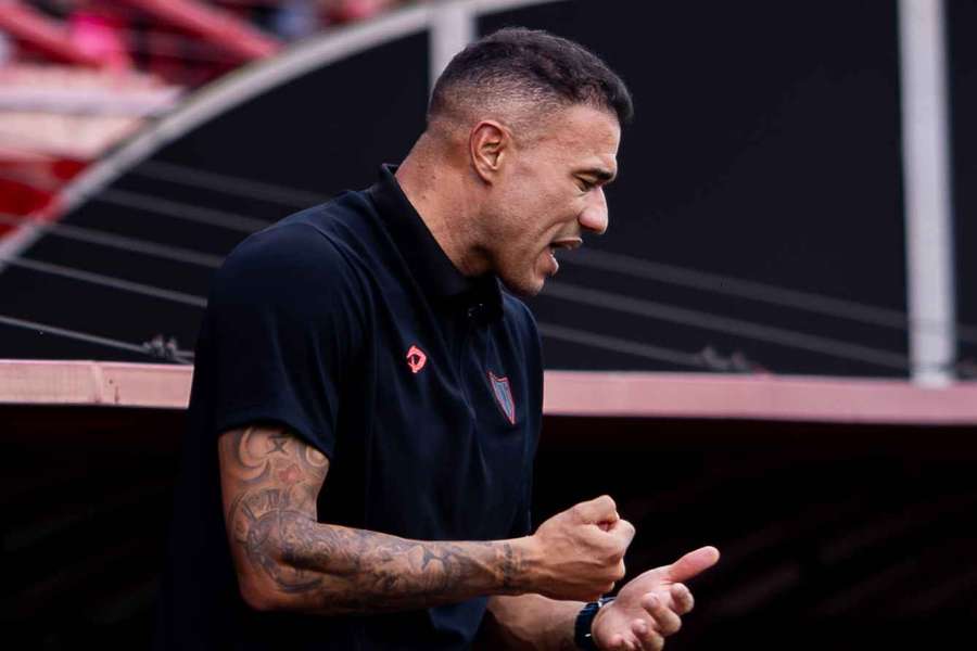 Roger Silva é o técnico do Atlético-GO Roger Silva é o técnico do Atlético-GO
