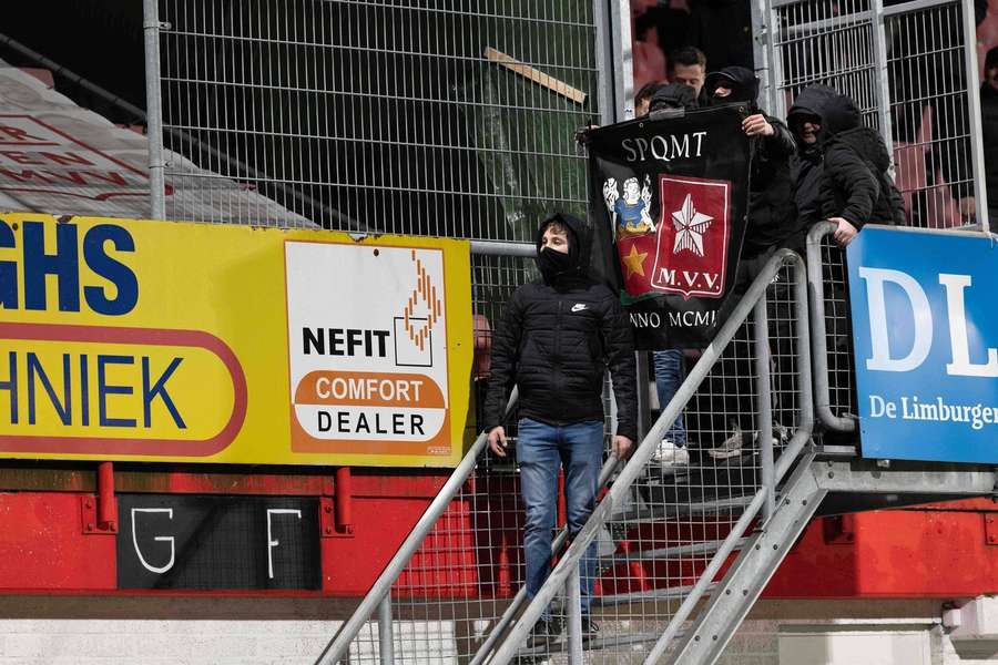 MVV-fans tijdens MVV-FC Dordrecht