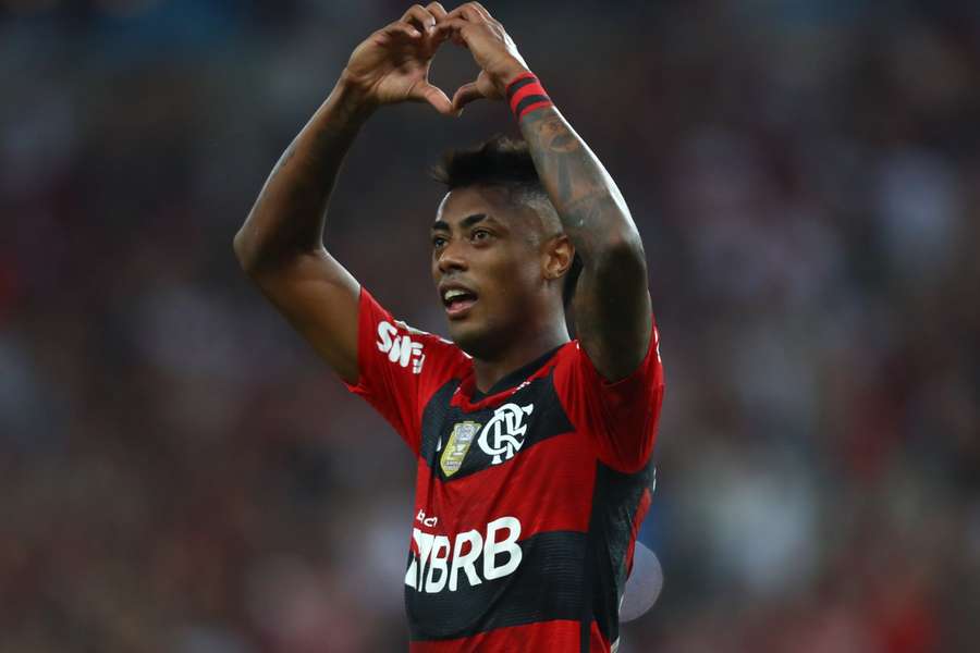 Bruno Henrique se emocionou com gol no fim da partida contra o Grêmio