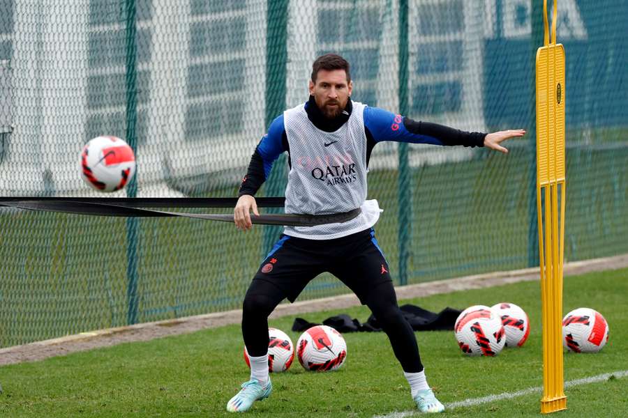 Lionel Messi back in training with PSG
