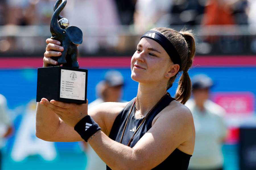 Karolina Muchova with her trophy