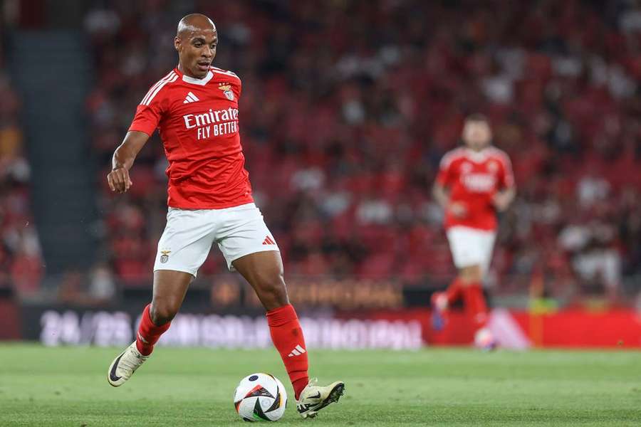 João Mário com a camisola do Benfica