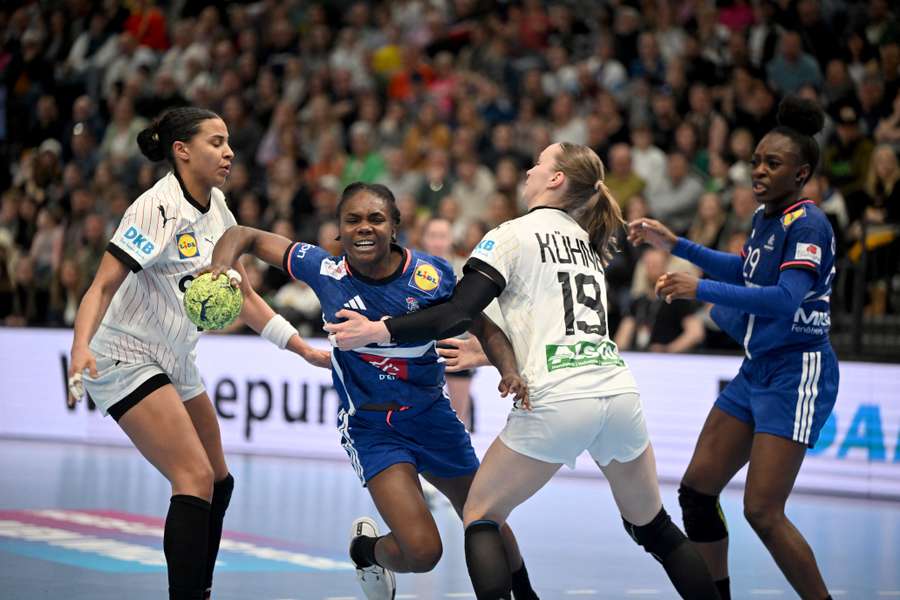 Nocandy forfait contre l'Autriche, décision vendredi pour Zaadi