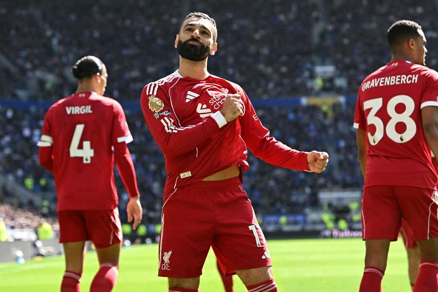 Mohamed Salah devátým gólem v Merseyside derby vyrovnal Stevena Gerrarda.