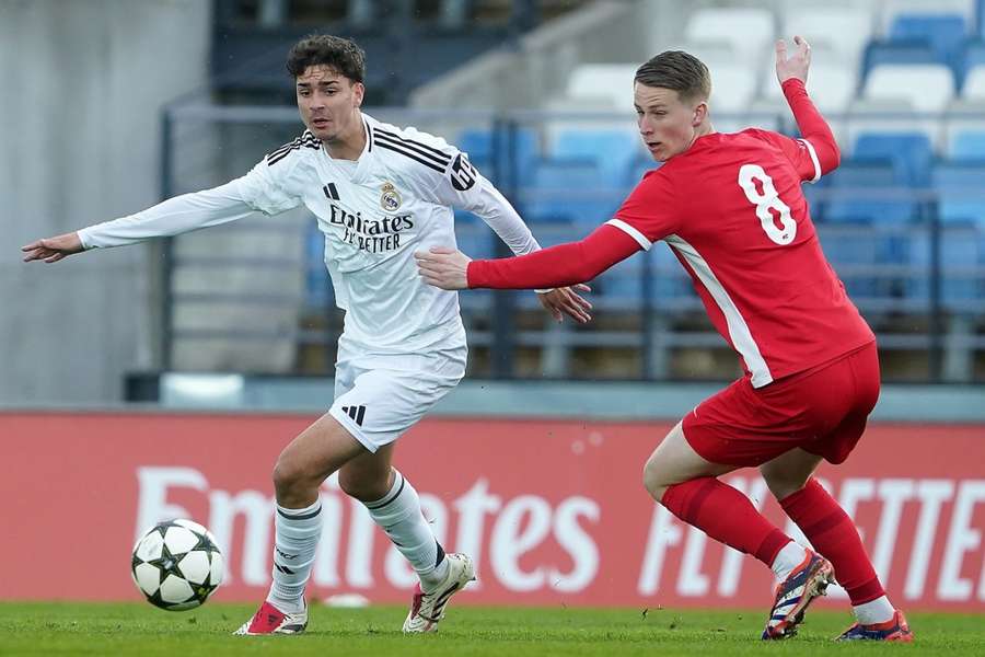 Víctor Valdepeñas, con el Real Madrid en la Youth League Víctor Valdepeñas, con el Real Madrid en la Youth League
