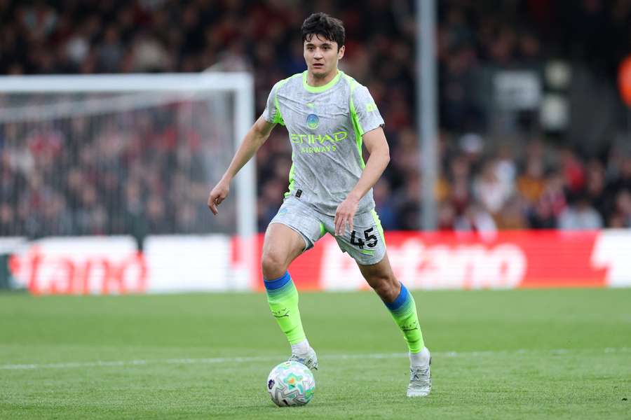 Khusanov avec Manchester City la saison passée. Khusanov avec Manchester City la saison passée.